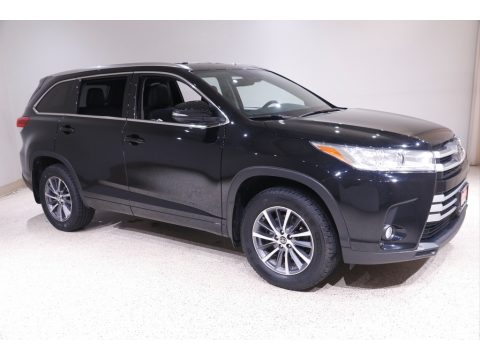 Midnight Black Metallic Toyota Highlander XLE AWD.  Click to enlarge.