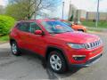 Front 3/4 View of 2021 Jeep Compass Latitude 4x4 #3