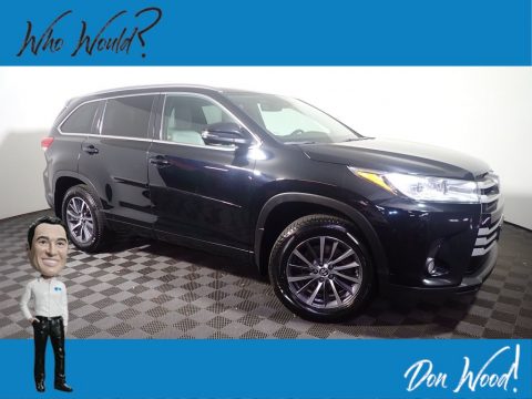 Midnight Black Metallic Toyota Highlander XLE AWD.  Click to enlarge.