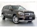 Front 3/4 View of 2016 Mercedes-Benz GL 550 4Matic #34