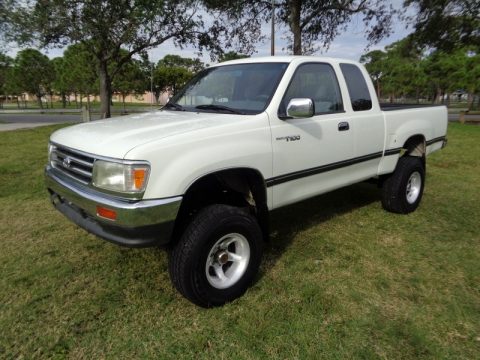 White Toyota T100 Truck SR5 Extended Cab 4x4.  Click to enlarge.