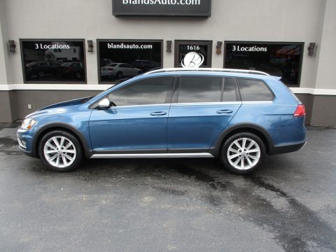 Silk Blue Metallic Volkswagen Golf Alltrack SE 4Motion.  Click to enlarge.