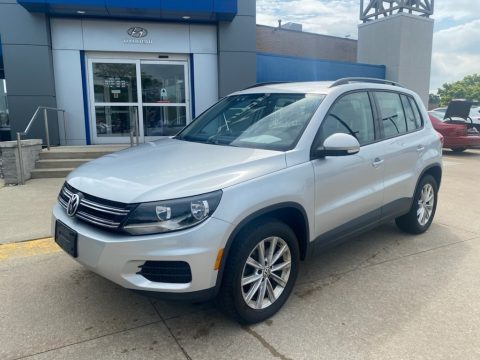 Reflex Silver Metallic Volkswagen Tiguan Limited 2.0T 4Motion.  Click to enlarge.