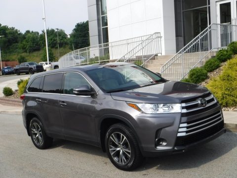 Predawn Gray Mica Toyota Highlander LE AWD.  Click to enlarge.