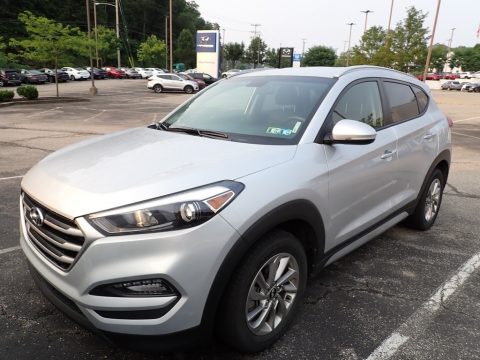 Molten Silver Hyundai Tucson SE AWD.  Click to enlarge.