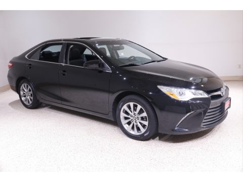 Midnight Black Metallic Toyota Camry XLE V6.  Click to enlarge.