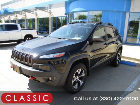 Diamond Black Crystal Pearl Jeep Cherokee Trailhawk 4x4.  Click to enlarge.