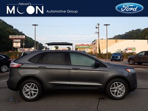 Carbonized Gray Metallic Ford Edge SE AWD.  Click to enlarge.