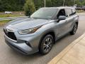 Front 3/4 View of 2021 Toyota Highlander XLE AWD #7