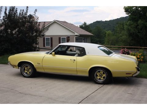 Sunfire Yellow Oldsmobile Cutlass Supreme Hardtop Coupe.  Click to enlarge.