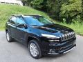 Front 3/4 View of 2017 Jeep Cherokee Overland 4x4 #4