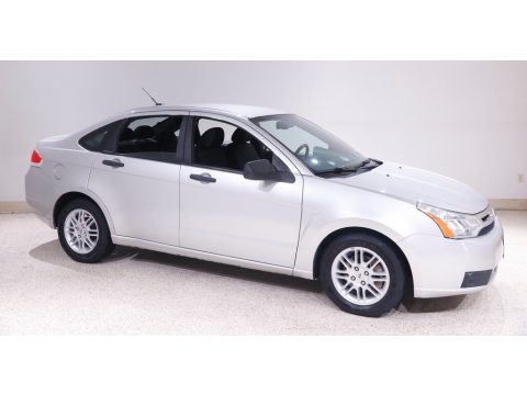 Ingot Silver Metallic Ford Focus SE Sedan.  Click to enlarge.
