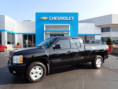 Black Chevrolet Silverado 1500 LT Extended Cab 4x4.  Click to enlarge.