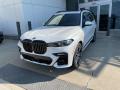 Front 3/4 View of 2022 BMW X7 xDrive40i #1