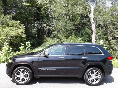 Diamond Black Crystal Pearl Jeep Grand Cherokee Overland 4x4.  Click to enlarge.