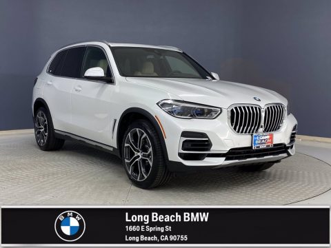 Mineral White Metallic BMW X5 sDrive40i.  Click to enlarge.