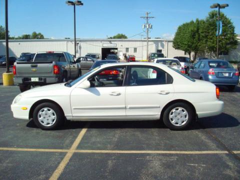 White Pearl Hyundai Sonata . Click to enlarge. White Pearl Hyundai Sonata . Click to enlarge.