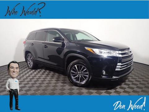 Midnight Black Metallic Toyota Highlander XLE AWD.  Click to enlarge.