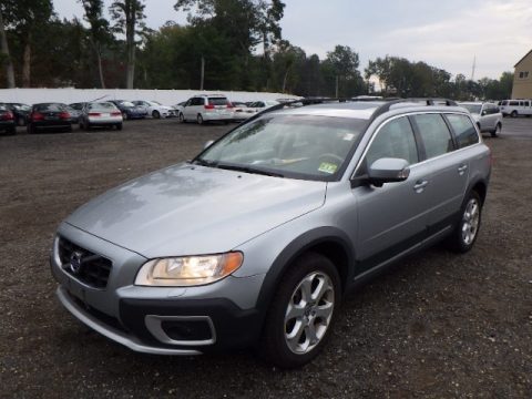 Electric Silver Metallic Volvo XC70 T6 AWD.  Click to enlarge.