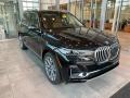 Front 3/4 View of 2022 BMW X7 xDrive40i #1