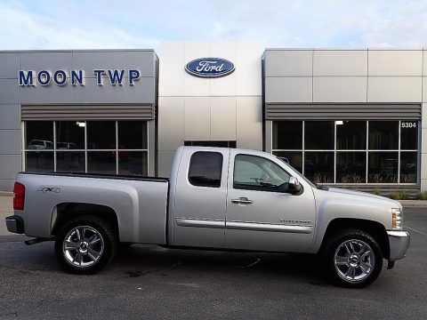 Silver Ice Metallic Chevrolet Silverado 1500 LT Extended Cab 4x4.  Click to enlarge.