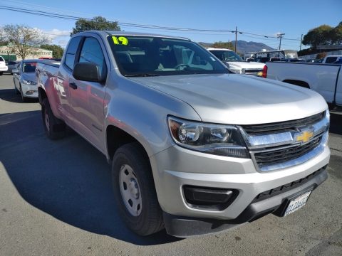 Silver Ice Metallic Chevrolet Colorado WT Extended Cab.  Click to enlarge.