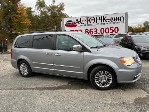 Billet Silver Metallic Chrysler Town & Country Touring-L.  Click to enlarge.