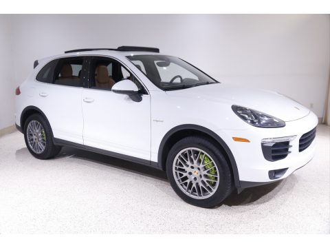 White Porsche Cayenne S E-Hybrid.  Click to enlarge.