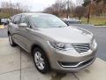 Front 3/4 View of 2017 Lincoln MKX Premier AWD #8