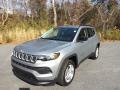 Front 3/4 View of 2022 Jeep Compass Latitude 4x4 #2