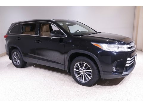 Midnight Black Metallic Toyota Highlander XLE AWD.  Click to enlarge.
