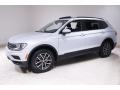 Front 3/4 View of 2019 Volkswagen Tiguan SE 4MOTION #3