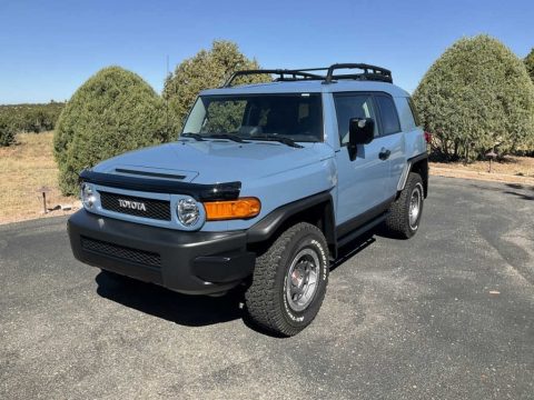 Heritage Blue Toyota FJ Cruiser Trail Teams Ultimate Edition 4WD.  Click to enlarge.