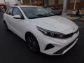 Front 3/4 View of 2022 Kia Forte LXS #9