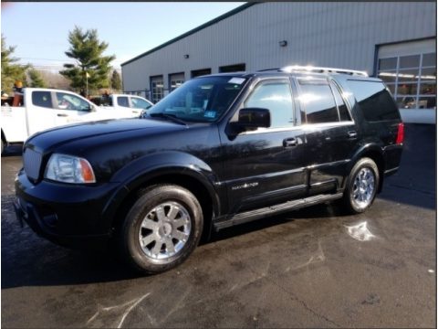 Black Clearcoat Lincoln Navigator Luxury 4x4.  Click to enlarge.