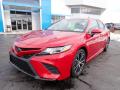 Front 3/4 View of 2020 Toyota Camry SE AWD #2