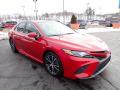Front 3/4 View of 2020 Toyota Camry SE AWD #10