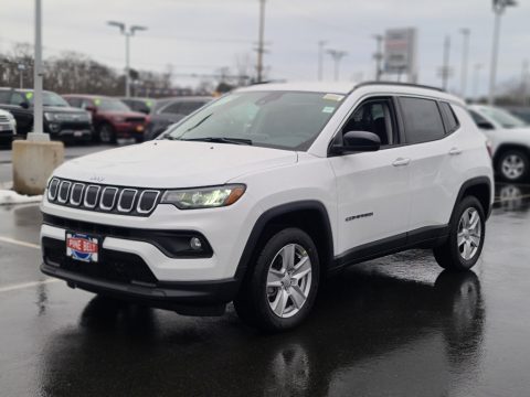 Bright White Jeep Compass Latitude 4x4.  Click to enlarge.