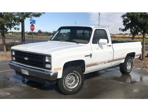 Frost White Chevrolet C/K K10 Custom Deluxe Regular Cab 4x4.  Click to enlarge.