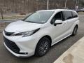 Front 3/4 View of 2022 Toyota Sienna XLE Hybrid #7