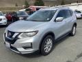 Front 3/4 View of 2017 Nissan Rogue SV #3