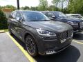 Front 3/4 View of 2020 Lincoln Aviator Black Label AWD #4