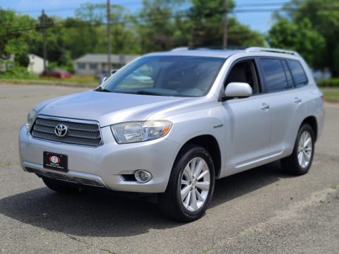 Classic Silver Metallic Toyota Highlander Hybrid Limited 4WD.  Click to enlarge.