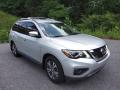 Front 3/4 View of 2019 Nissan Pathfinder S 4x4 #4