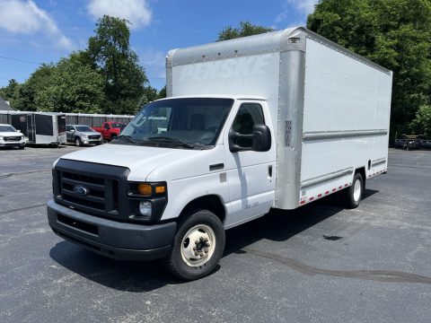 Oxford White Ford E Series Cutaway E350 Cutaway Commercial Moving Truck.  Click to enlarge.