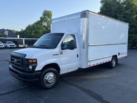 Oxford White Ford E Series Cutaway E350 Cutaway Commercial Moving Truck.  Click to enlarge.