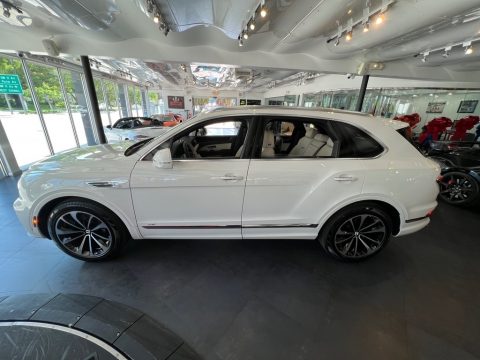 Ghost White Pearlescent by Mulliner Bentley Bentayga V8.  Click to enlarge.