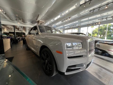 White Rolls-Royce Cullinan .  Click to enlarge.