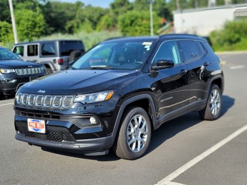 Diamond Black Crystal Pearl Jeep Compass Latitude 4x4.  Click to enlarge.