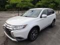 Front 3/4 View of 2016 Mitsubishi Outlander SE S-AWC #1